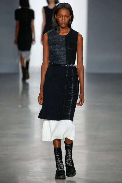 Look 10